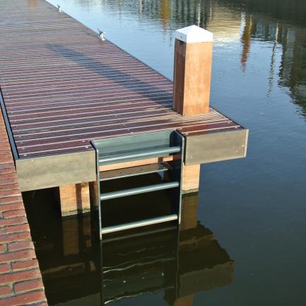 wooden jetty with ladder Delft Bureau Stoep