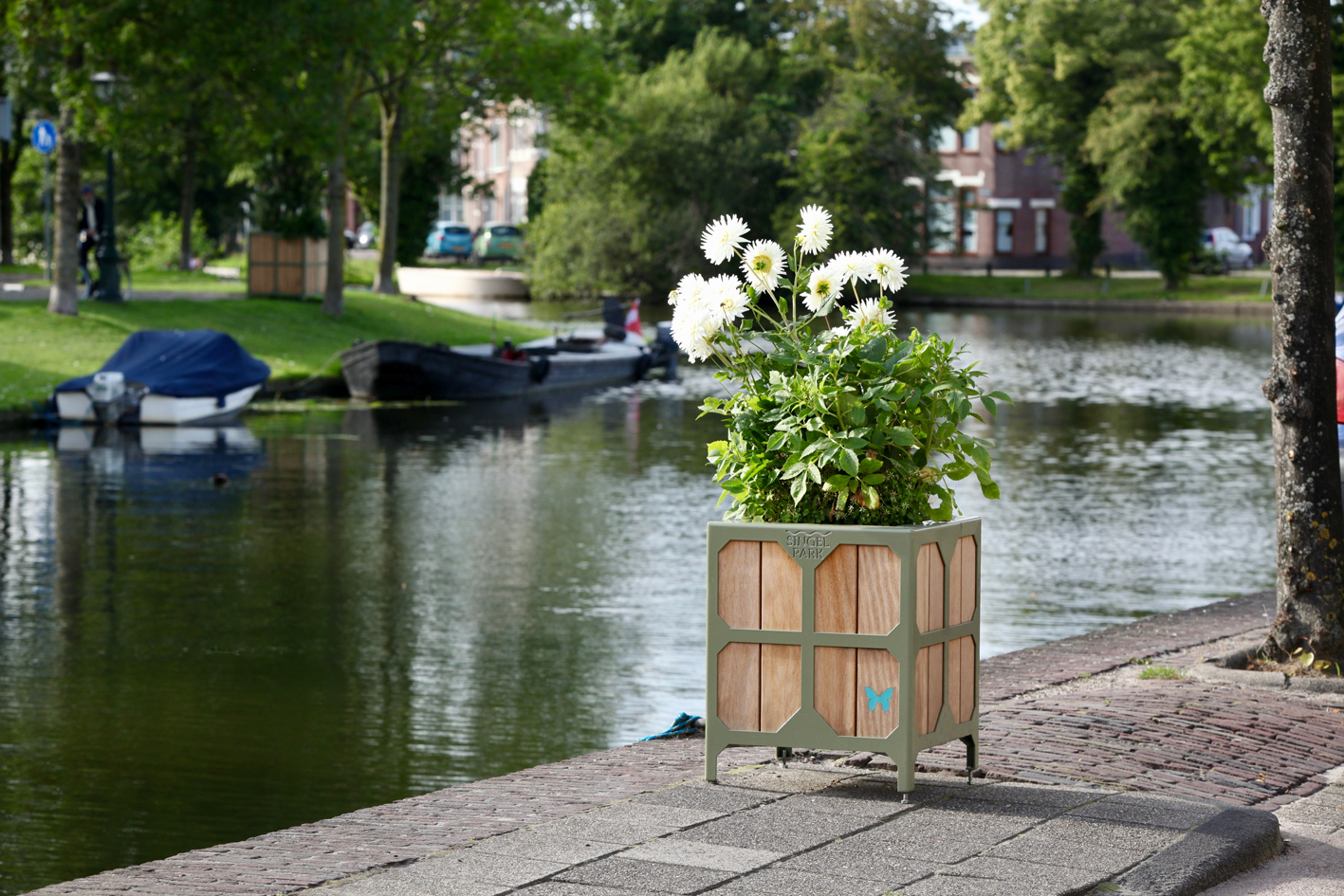 bloembakken voor Leiden Bureau Stoep 2