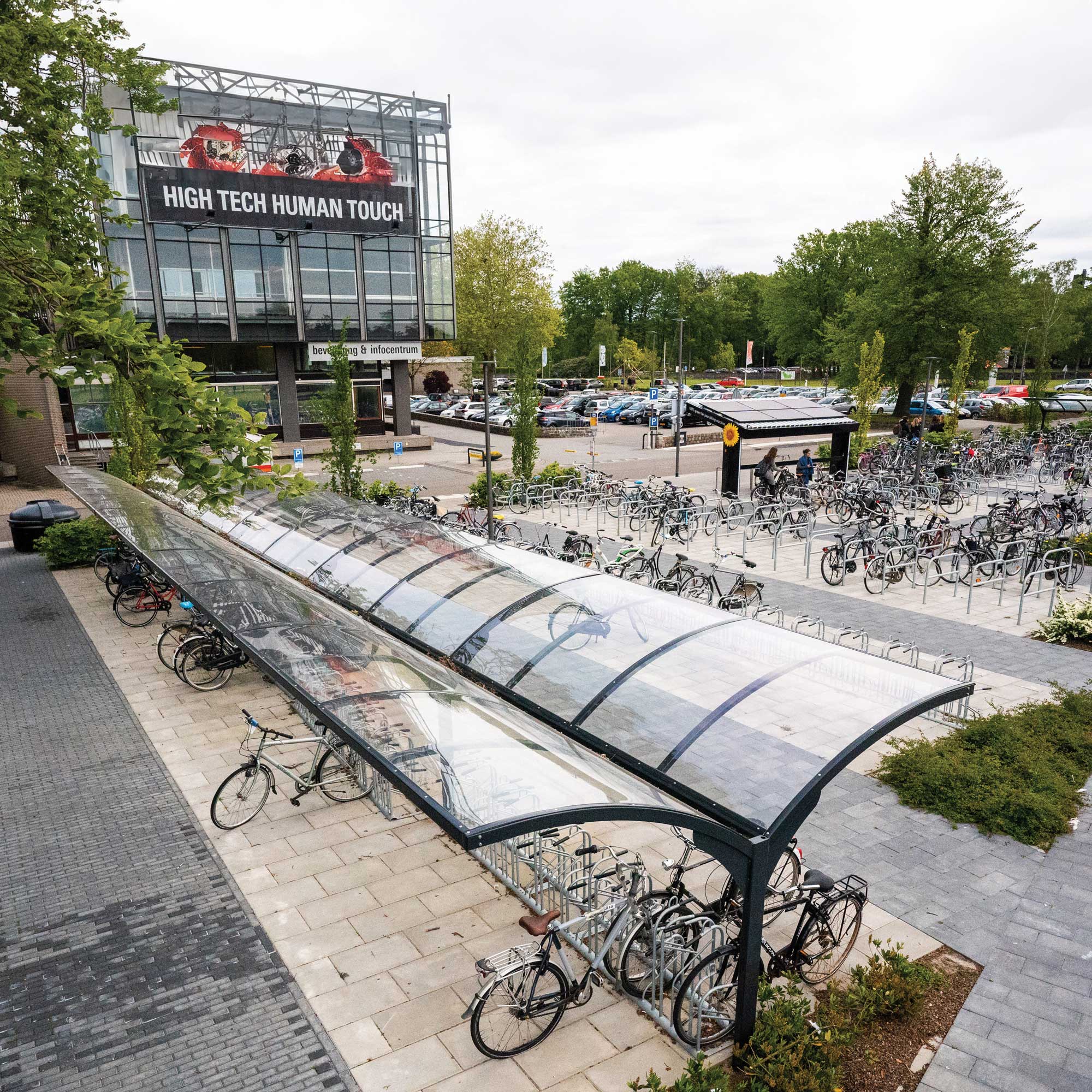 FalcoGamma-fietsoverkapping-met-Ideaal-2.0-fietsenrek-Universiteit-Twente-Enschede