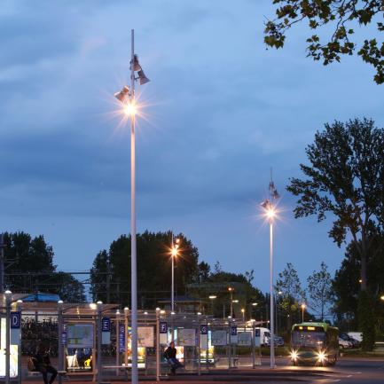 luminaires Modernista, lighting in station environment