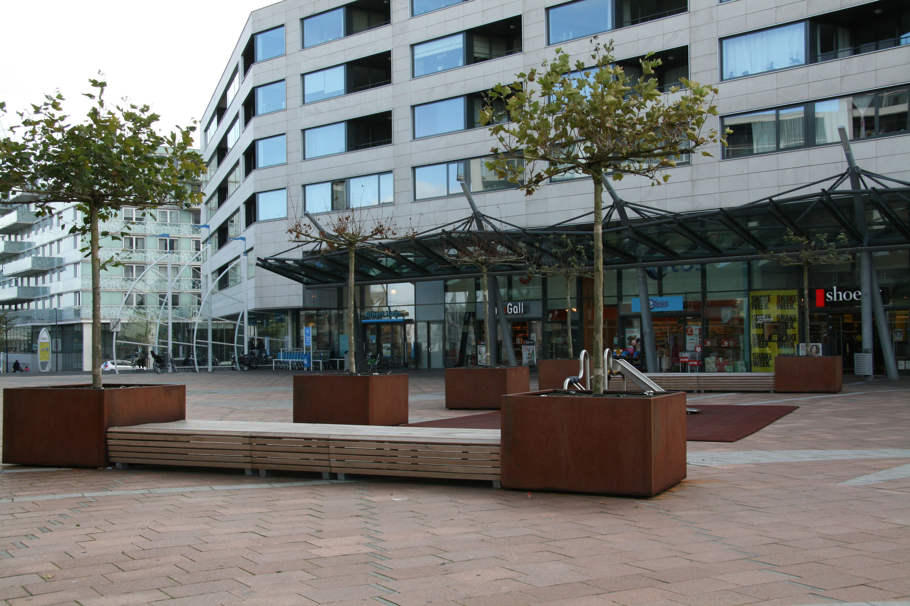 Tapis du Bois banken plantenbak Winkelcentrum Nesselande Rotterdam