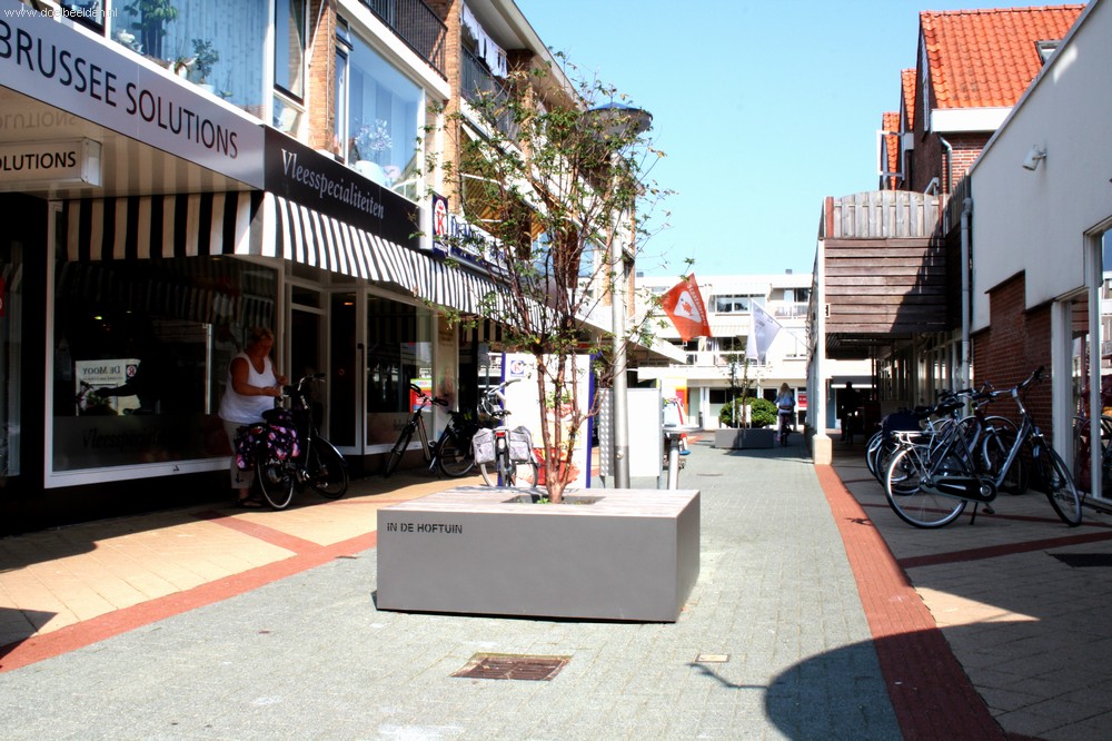 bank in shopping center Katwijk, measured street furniture Bureau Stoep