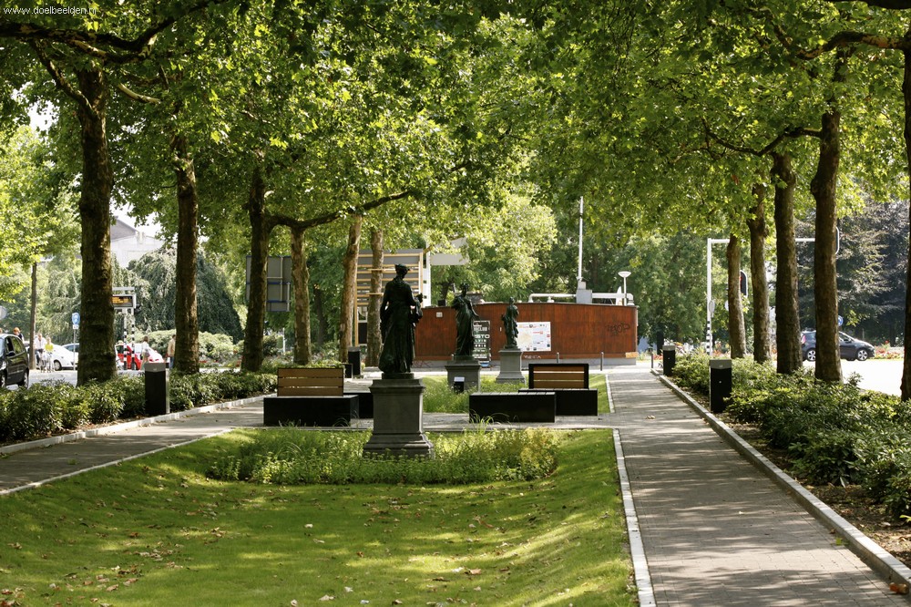 bijzonder meubilair; Nassausingel Nijmegen; zitelementen in park Bureau Stoep